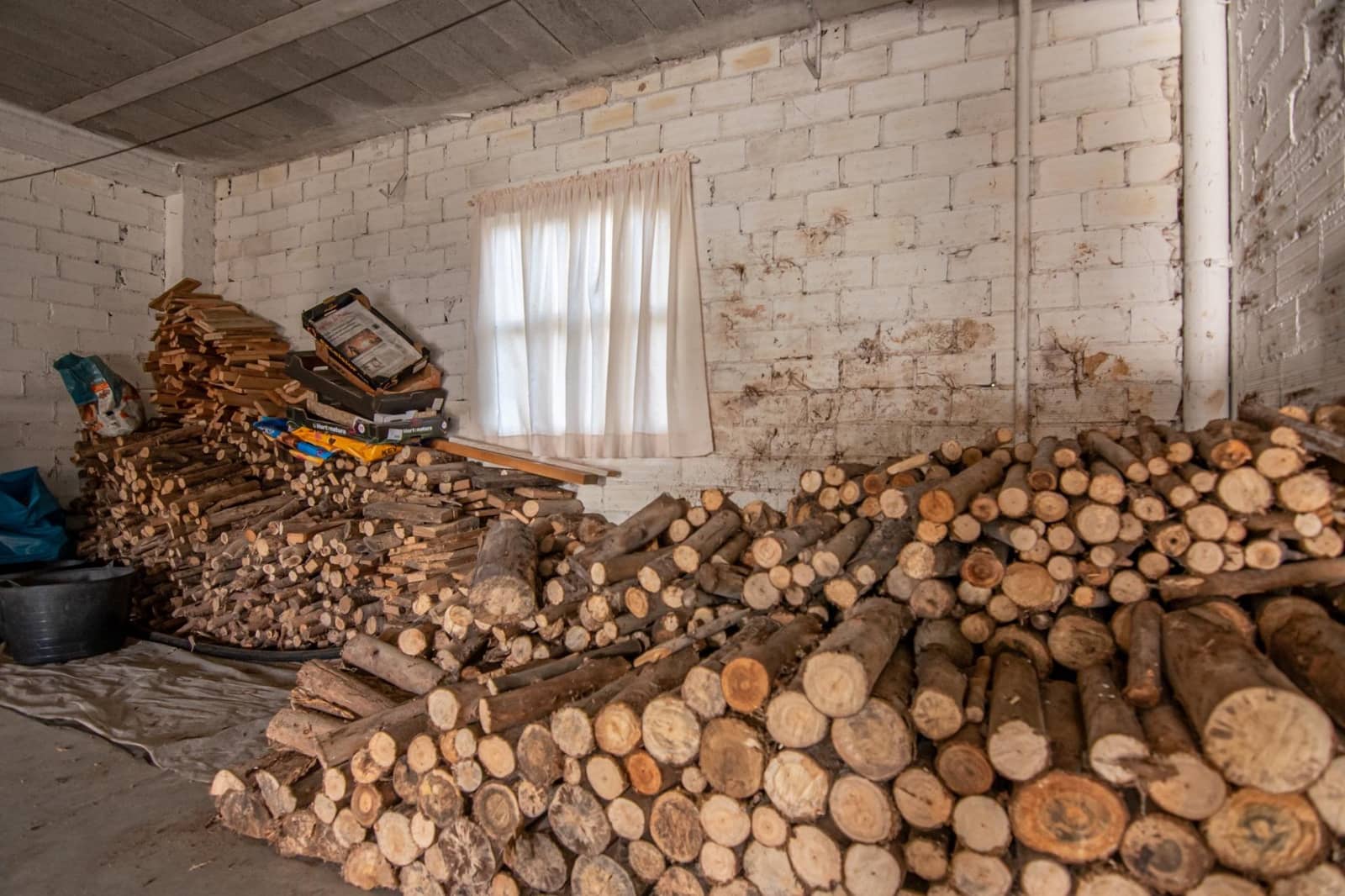 4 bedroom Villa for sale in Coiros with garage - € 180,000 (Ref: 9185802)