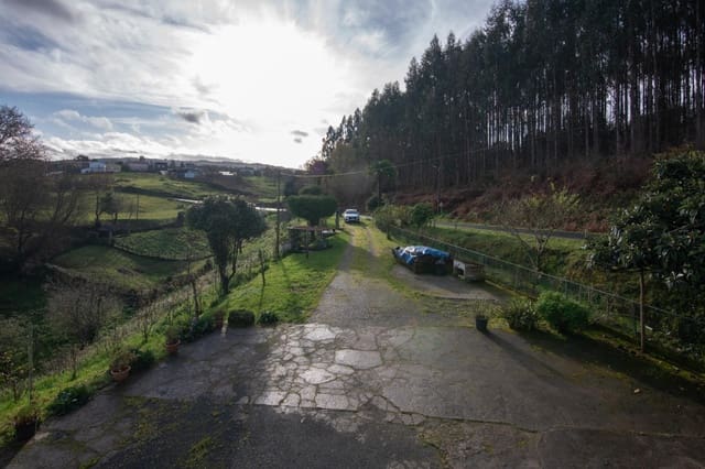 4 quarto Moradia para venda em Coirós com garagem - 180 000 € (Ref: 9185802)