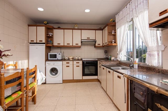 4 quarto Moradia para venda em Coirós com garagem - 180 000 € (Ref: 9185802)