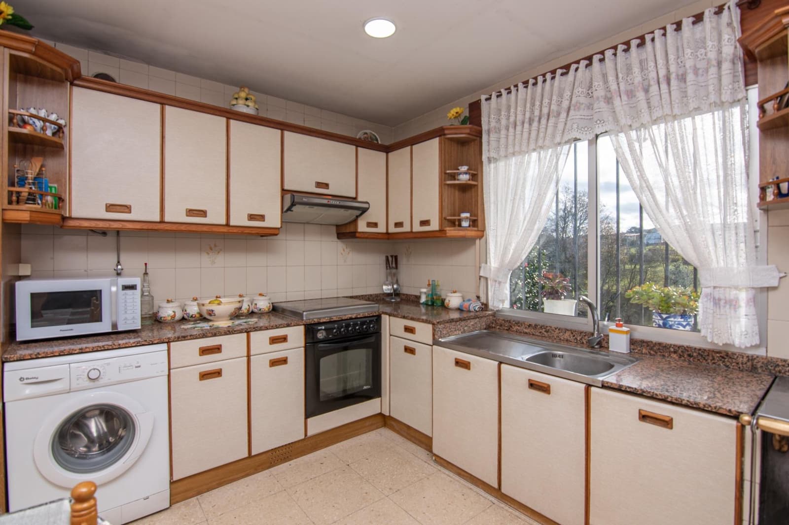 4 sypialnia Willa na sprzedaż w Coiros z garażem - 180 000 € (Ref: 9185802)