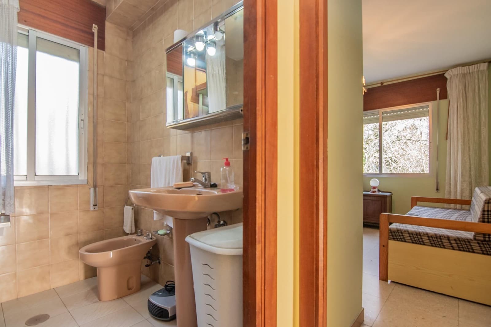 4 sypialnia Willa na sprzedaż w Coiros z garażem - 180 000 € (Ref: 9185802)