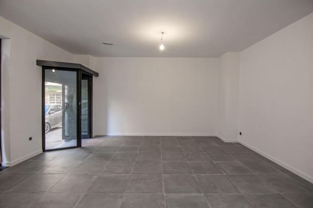 Commercieel te huur in A Coruña stad - € 700 (Ref: 9185803)