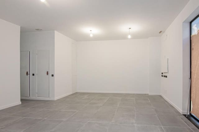 Erhverv til leje i A Coruña by - € 700 (Ref: 9185803)