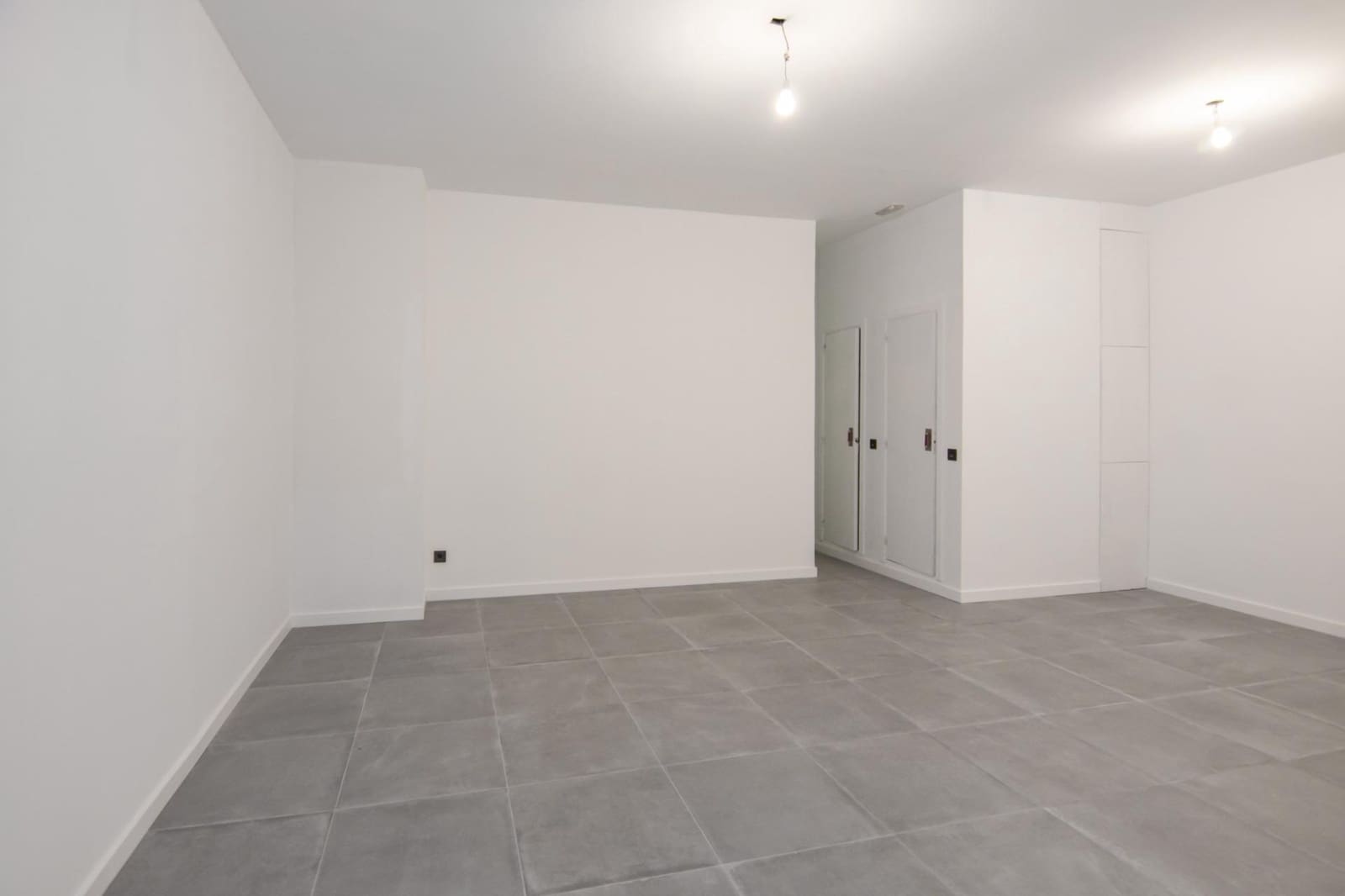 Erhverv til leje i A Coruna by - € 700 (Ref: 9185803)