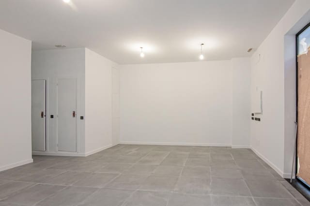 Erhverv til leje i A Coruña by - € 700 (Ref: 9185803)