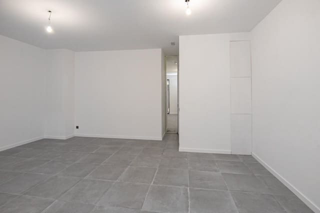 Erhverv til leje i A Coruña by - € 700 (Ref: 9185803)