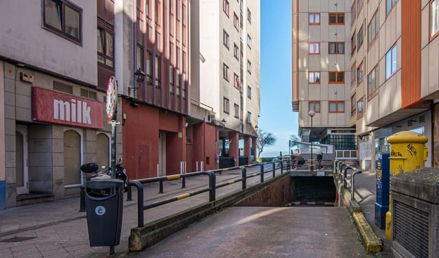 Erhverv til leje i A Coruña by - € 700 (Ref: 9185803)