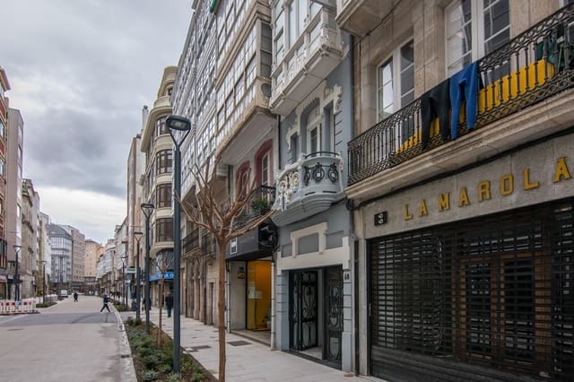 6 slaapkamer Commercieel te huur in A Coruña stad - € 1.500 (Ref: 9185804)