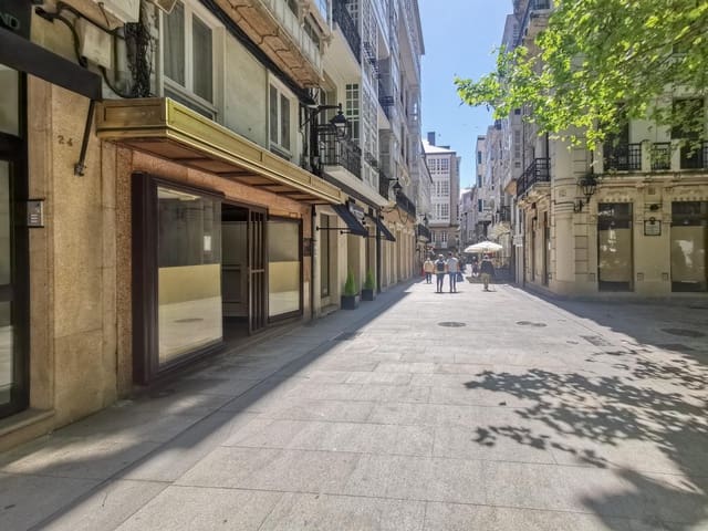 Commercieel te huur in A Coruña stad - € 1.300 (Ref: 9185805)