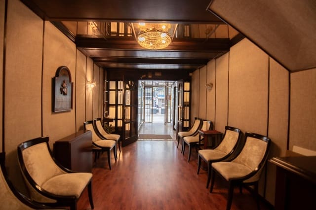 Commercieel te huur in A Coruña stad - € 1.300 (Ref: 9185805)