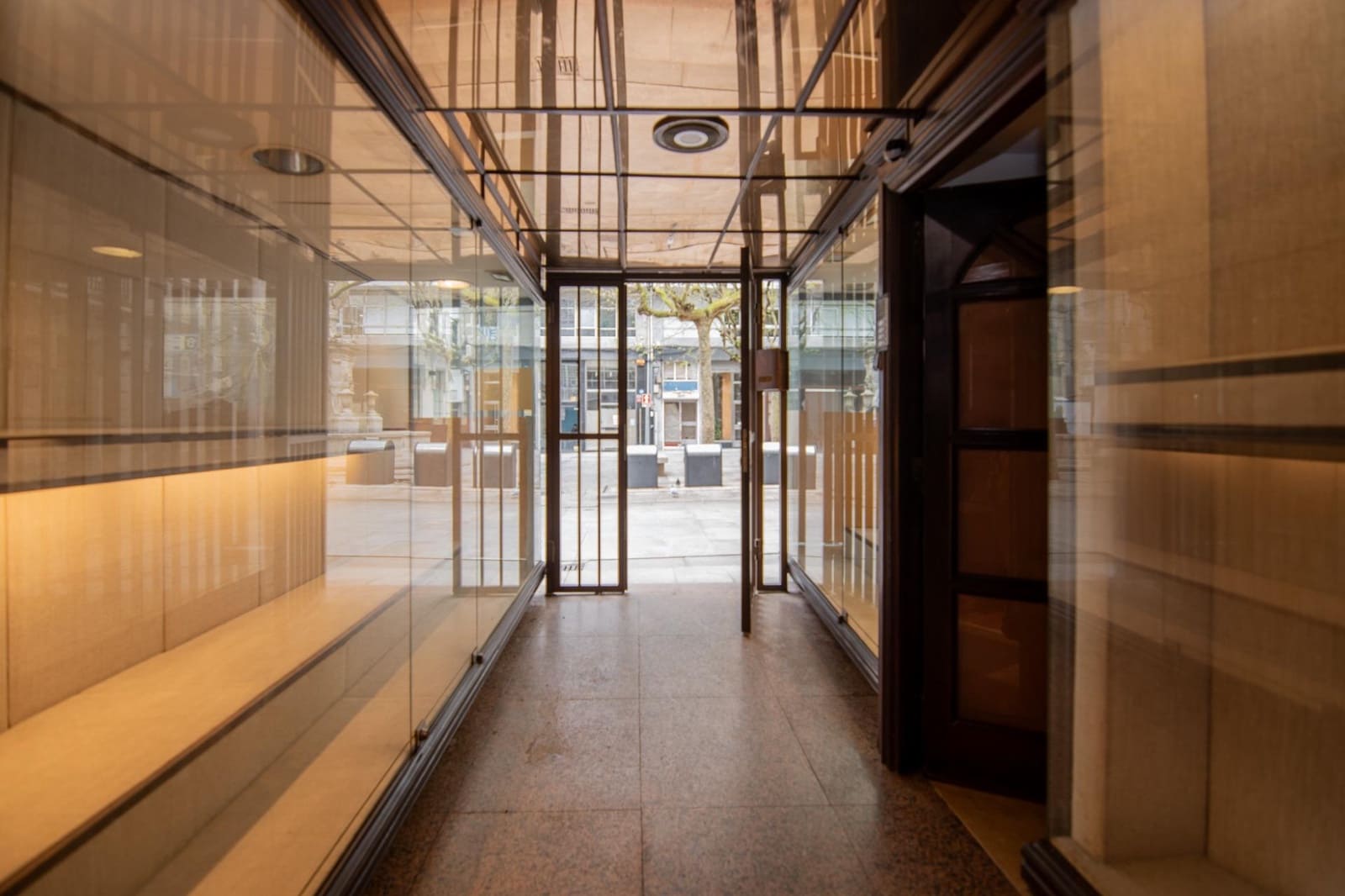 Commercial for rent in A Coruna city - € 1,300 (Ref: 9185805)