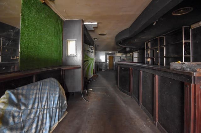 Kommersiell til salgs i La Coruña by - € 100 000 (Ref: 9185806)