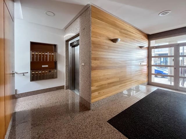 Büro zu vermieten in A Coruña Stadt - 800 € (Ref: 9185808)