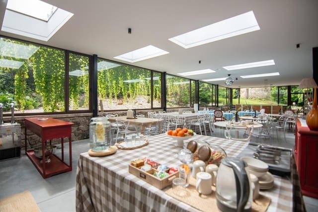 13 sypialnia Hotel na sprzedaż w Cuntis z basenem garażem - 1 600 000 € (Ref: 9185809)