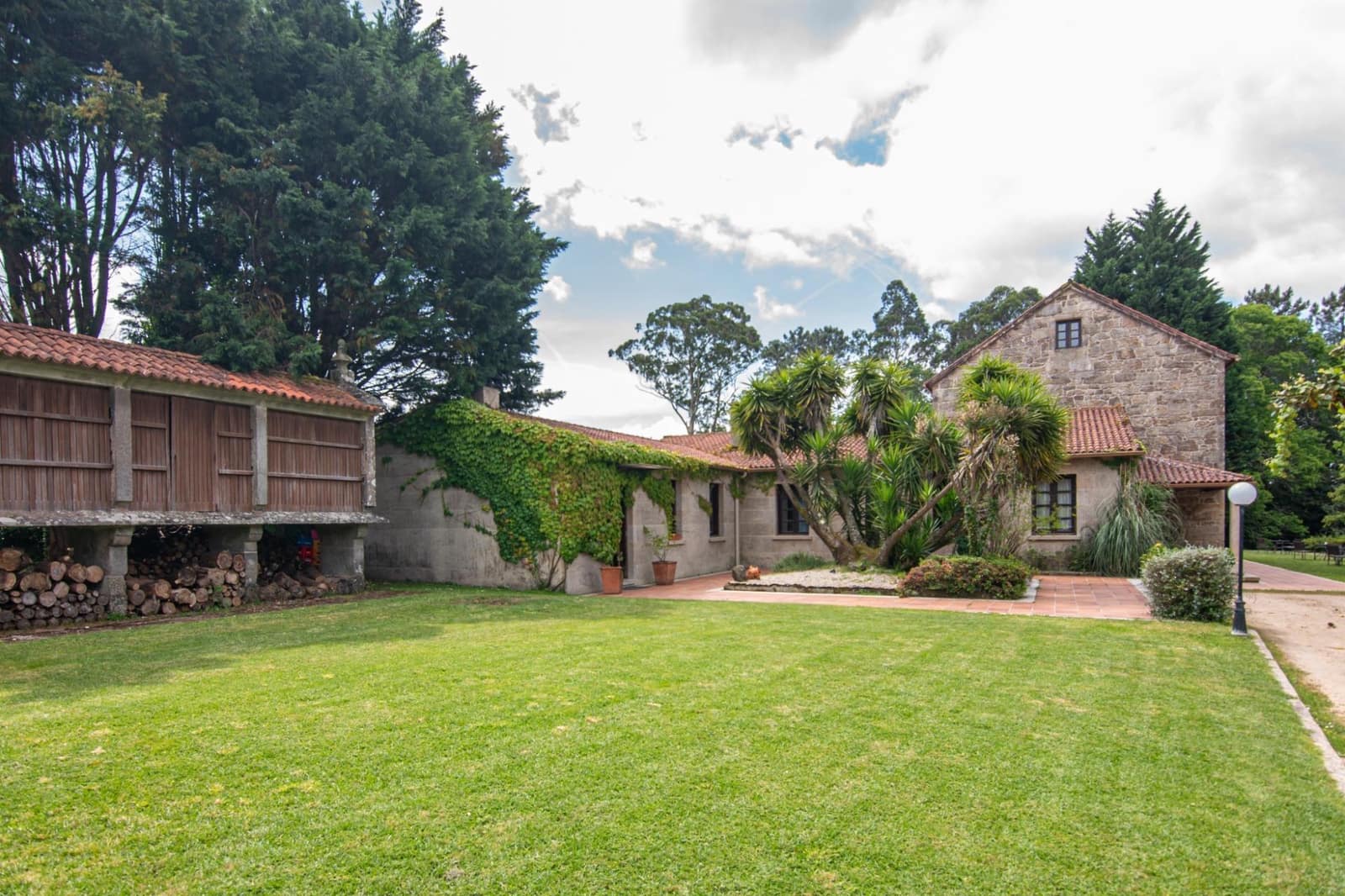 13 soveværelse Hotel til salg i Cuntis med swimmingpool garage - € 1.600.000 (Ref: 9185809)