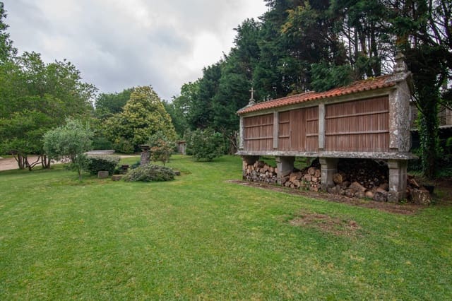 13 makuuhuone Huvila myytävänä paikassa Cuntis mukana uima-altaan 
autotalli - 1 600 000 € (Ref: 9185817)