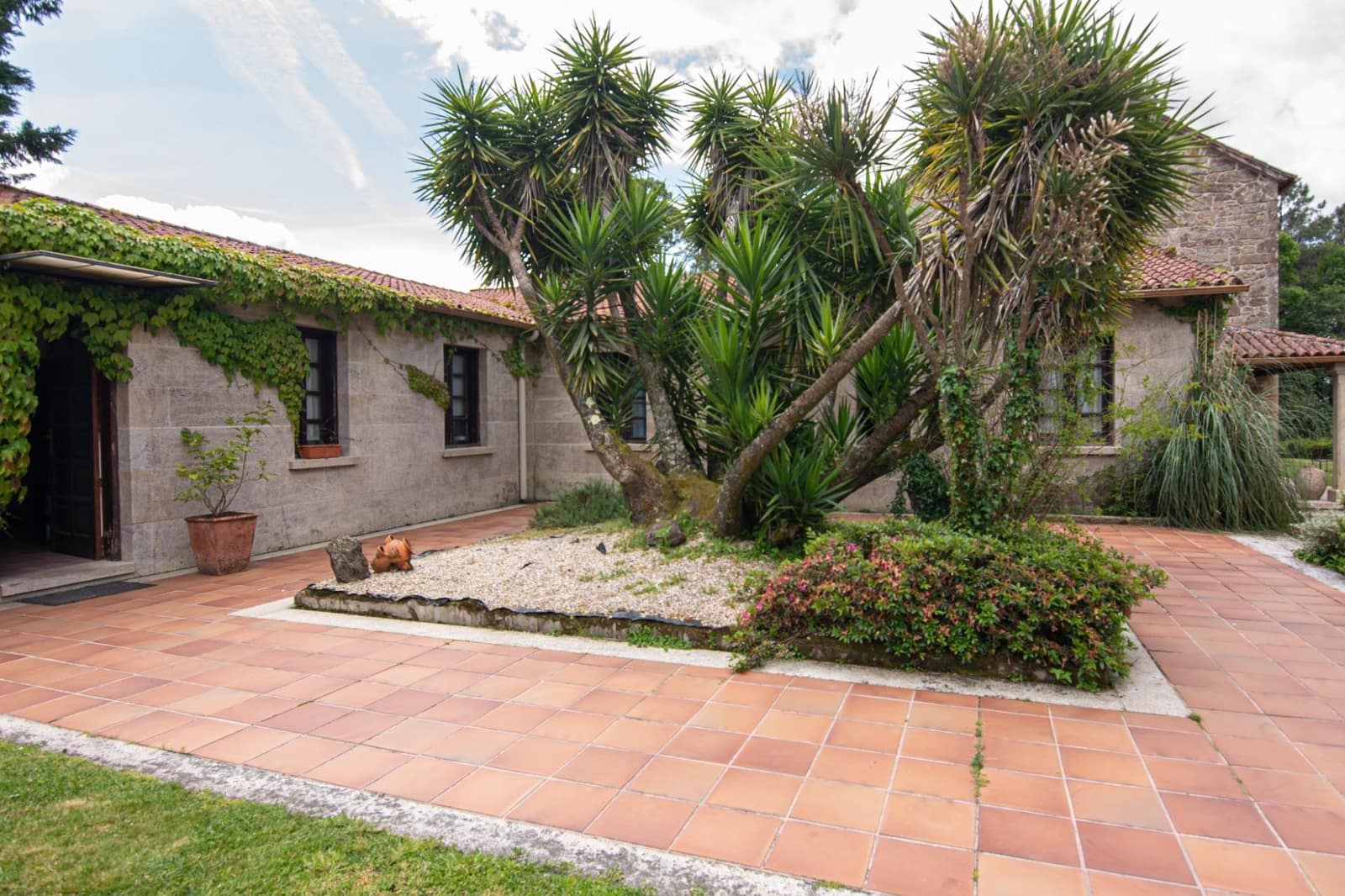 13 soveværelse Villa til salg i Cuntis med swimmingpool garage - € 1.600.000 (Ref: 9185817)