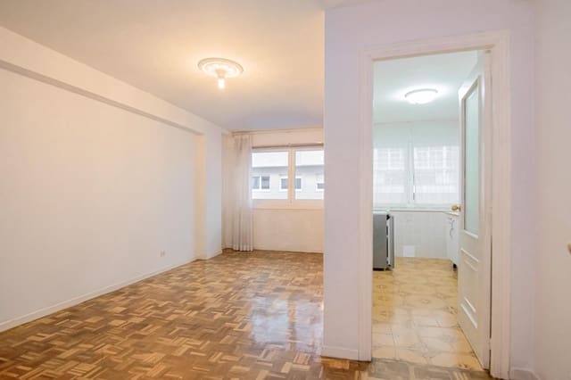 2 bedroom Flat for rent in A Coruña city - € 654 (Ref: 9188607)