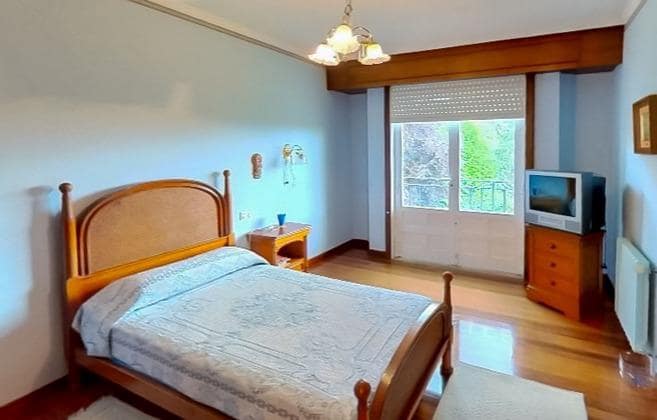 9 sypialnia Willa na sprzedaż w Bergondo z garażem - 645 000 € (Ref: 9208450)