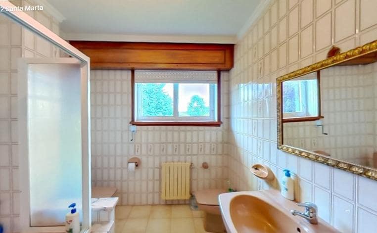 9 soveværelse Villa til salg i Bergondo med garage - € 645.000 (Ref: 9208450)