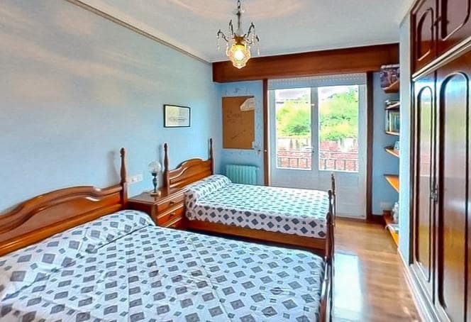 9 soveværelse Villa til salg i Bergondo med garage - € 645.000 (Ref: 9208450)