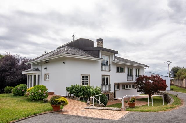 Chalet de 9 habitaciones en Bergondo en venta con garaje - 645.000 € (Ref: 9208450)