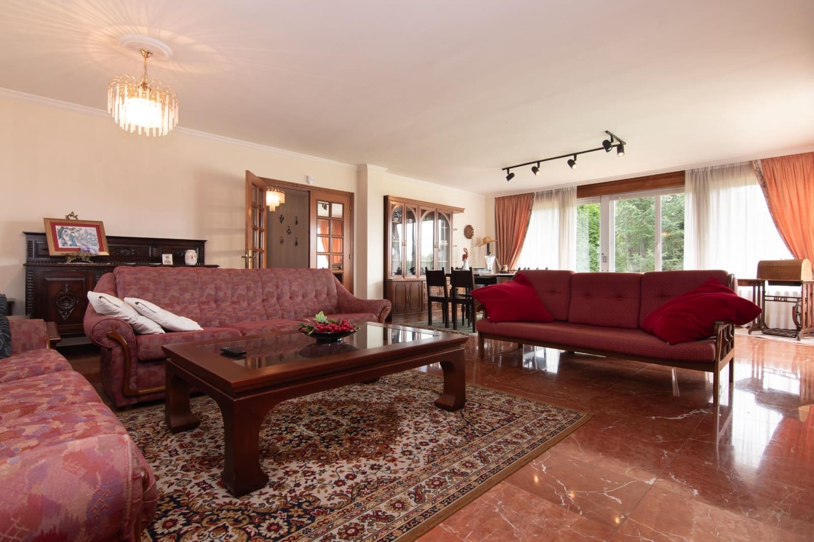 9 soveværelse Villa til salg i Bergondo med garage - € 645.000 (Ref: 9208450)