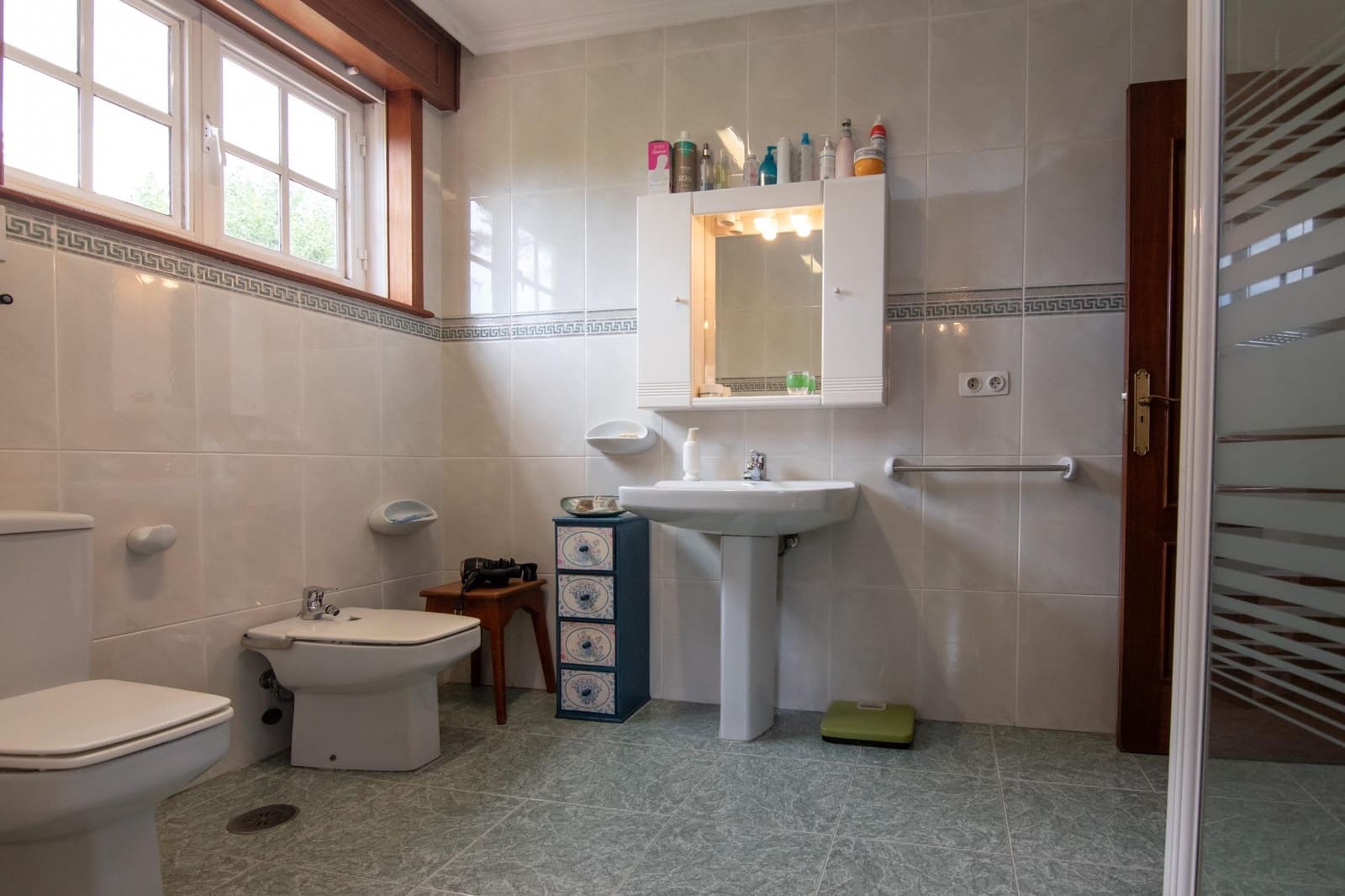 9 slaapkamer Villa te koop in Bergondo met garage - € 645.000 (Ref: 9208450)