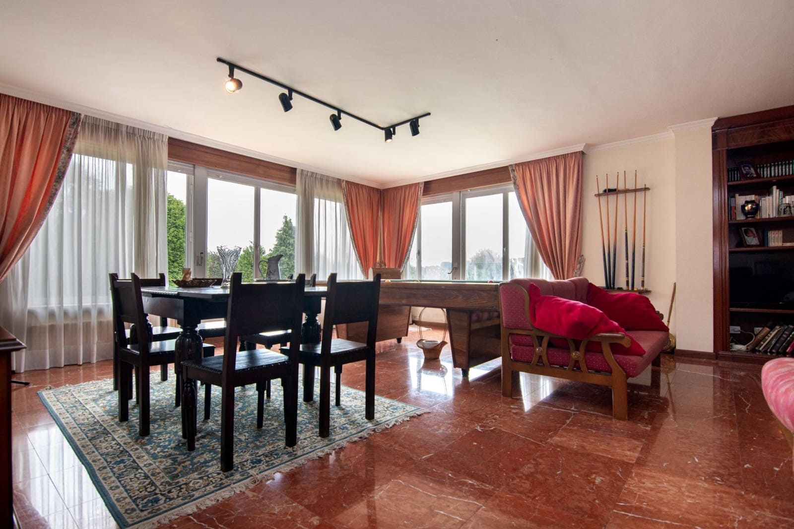 9 slaapkamer Villa te koop in Bergondo met garage - € 645.000 (Ref: 9208450)