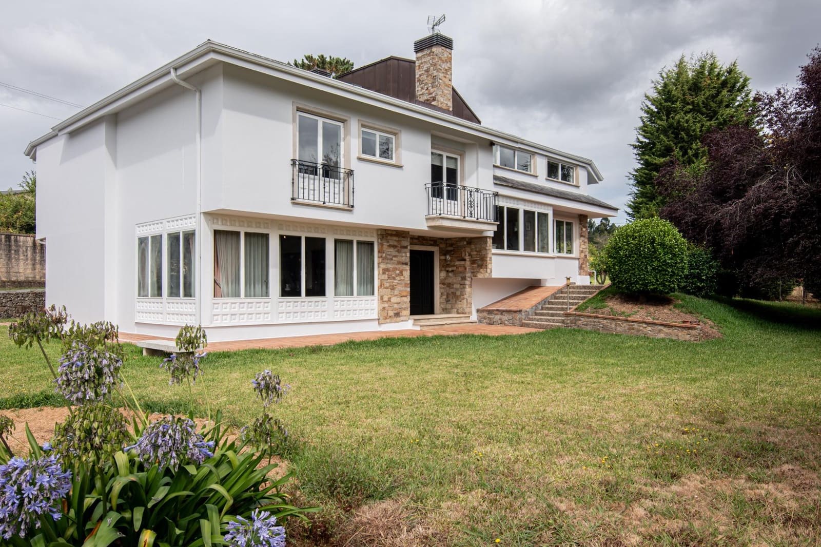 9 slaapkamer Villa te koop in Bergondo met garage - € 645.000 (Ref: 9208450)