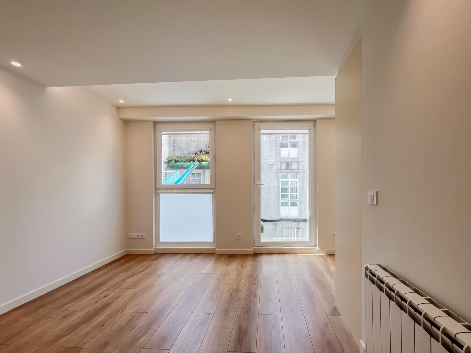 2 soveværelse Lejlighed til leje i A Coruna by - € 1.000 (Ref: 9240224)