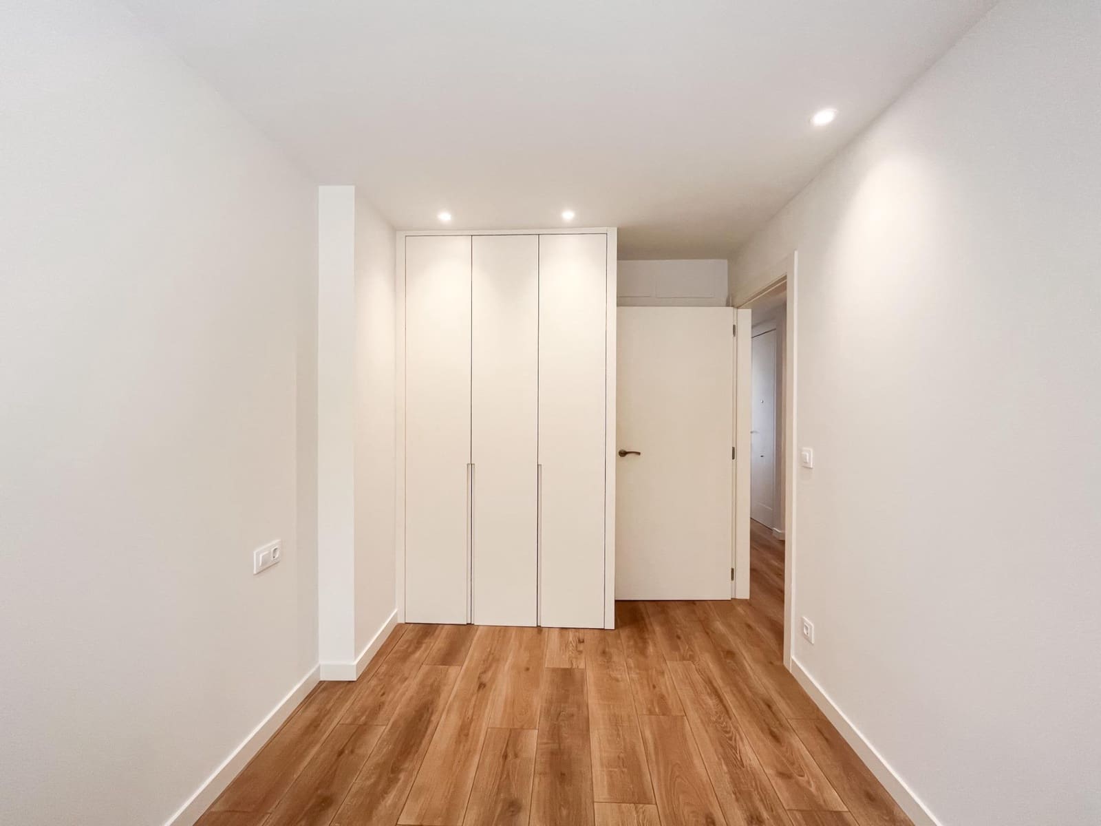 2 soveværelse Lejlighed til leje i A Coruna by - € 1.000 (Ref: 9240224)