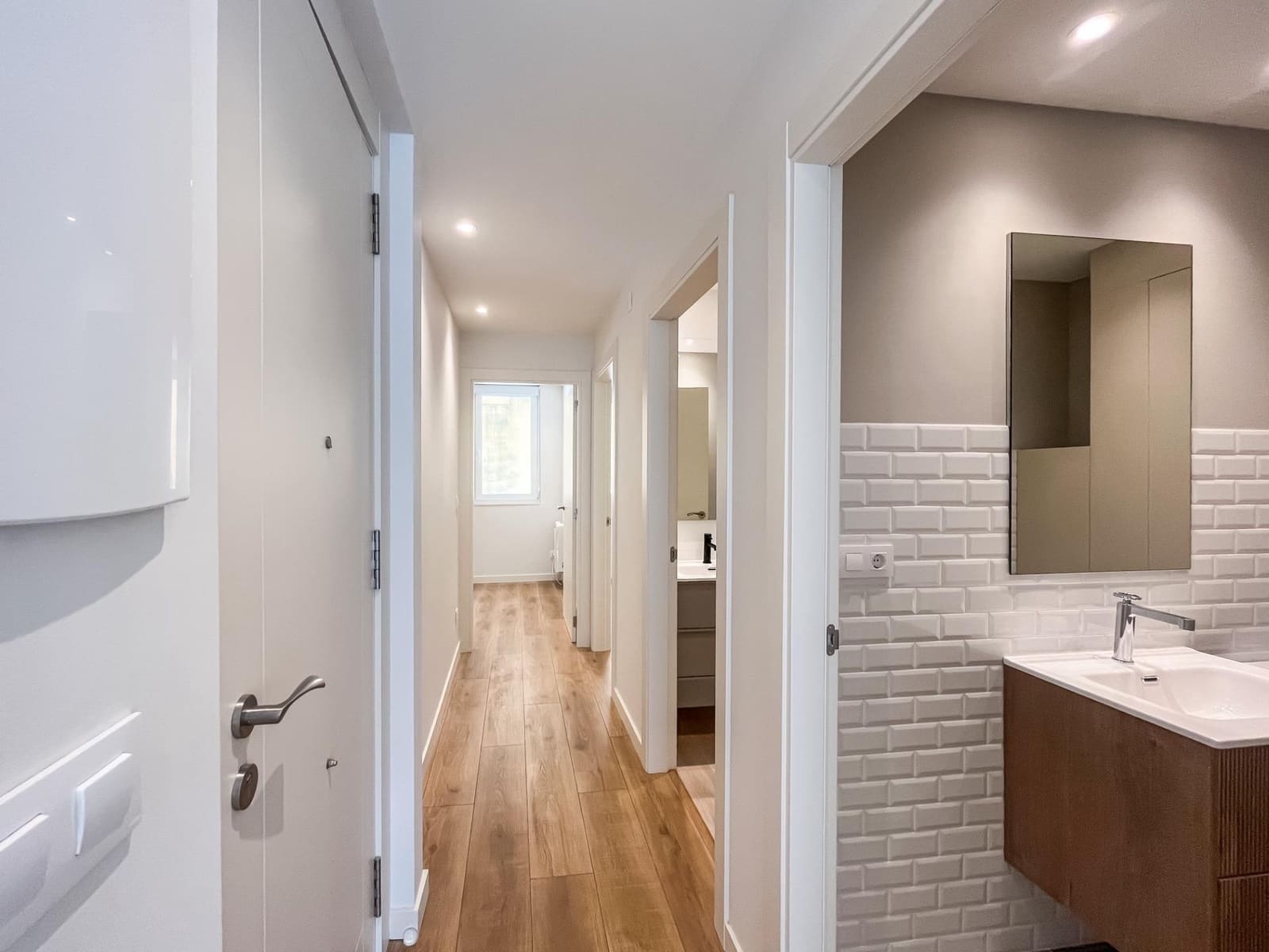 2 soveværelse Lejlighed til leje i A Coruna by - € 1.000 (Ref: 9240224)