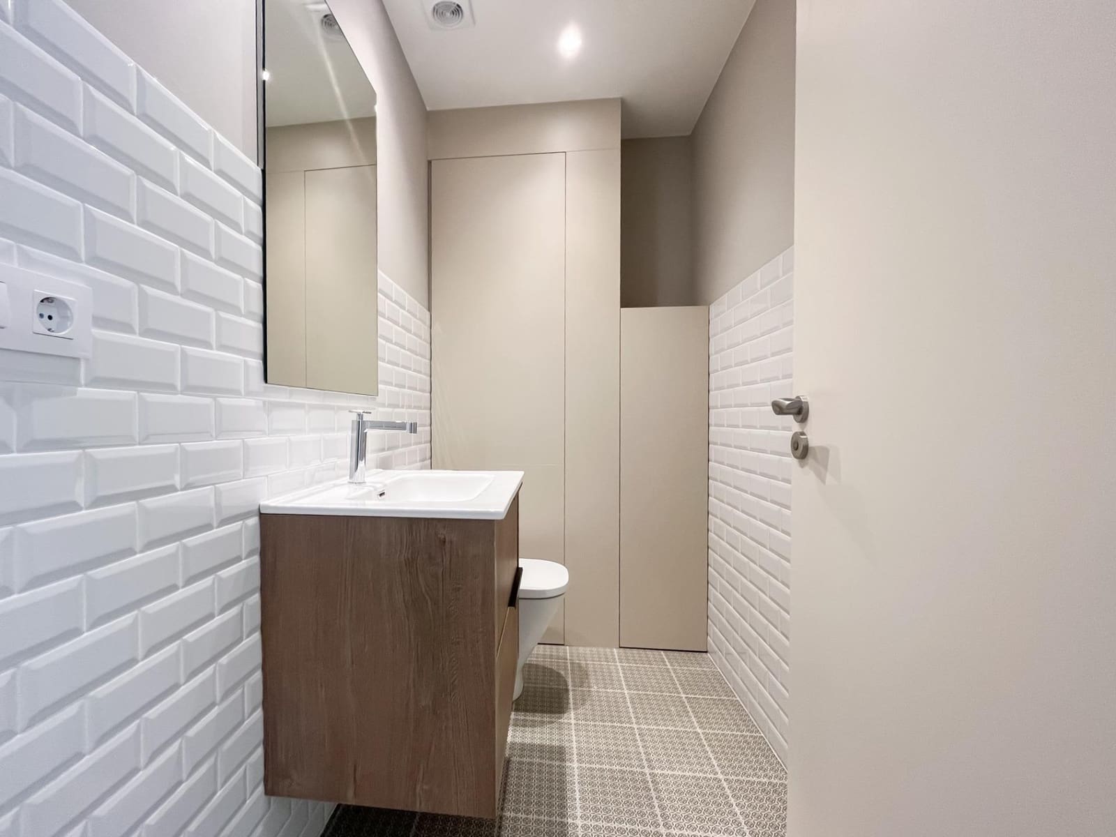 2 soveværelse Lejlighed til leje i A Coruna by - € 1.000 (Ref: 9240224)