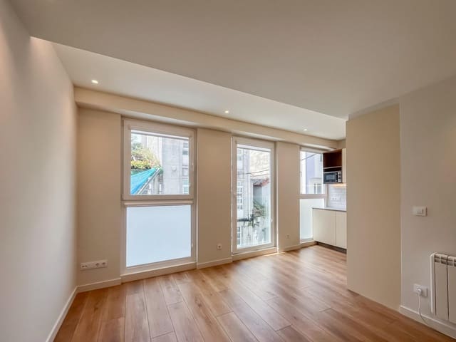 2 bedroom Flat for rent in A Coruña city - € 1,000 (Ref: 9240224)