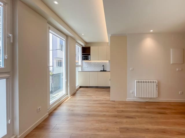 2 bedroom Flat for rent in A Coruña city - € 1,000 (Ref: 9240224)