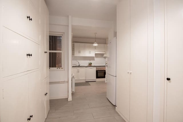 3 bedroom Flat for rent in A Coruña city - € 1,100 (Ref: 9374575)