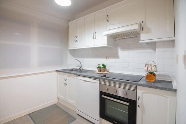 3 bedroom Flat for rent in A Coruña city - € 1,100 (Ref: 9374575)