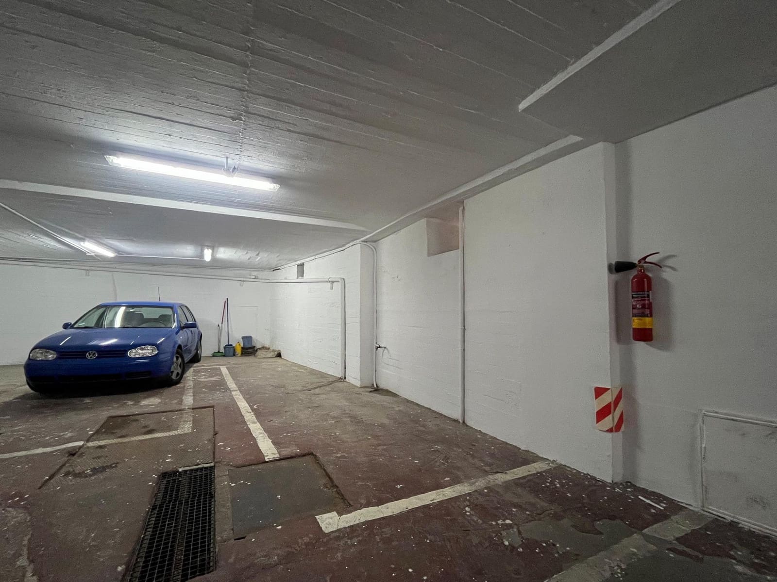 Autotalli vuokrattavana paikassa A Coruna kaupunki - 100 € (Ref: 9440821)