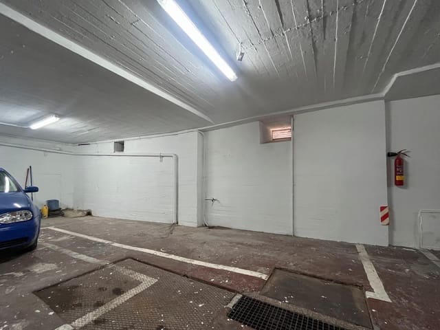 Autotalli vuokrattavana paikassa A Coruña kaupunki - 100 € (Ref: 9440821)