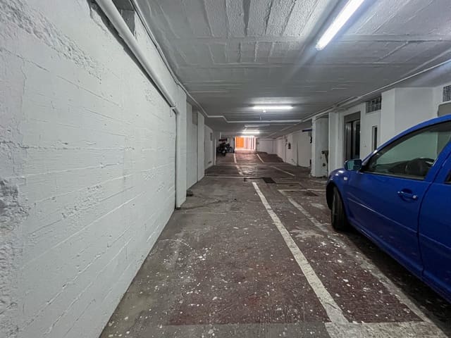 Autotalli vuokrattavana paikassa A Coruña kaupunki - 100 € (Ref: 9440821)