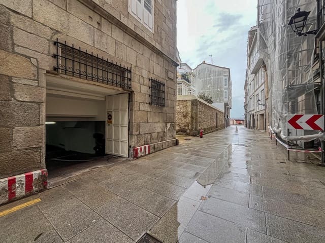 Autotalli vuokrattavana paikassa A Coruña kaupunki - 100 € (Ref: 9440821)
