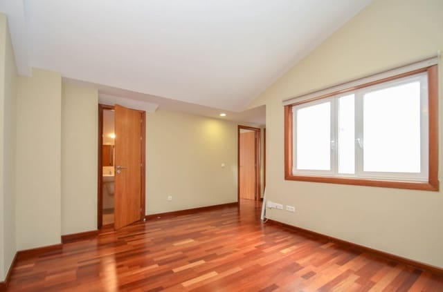 1 makuuhuone Kattohuoneisto vuokrattavana paikassa A Coruña kaupunki - 775 € (Ref: 9452272)