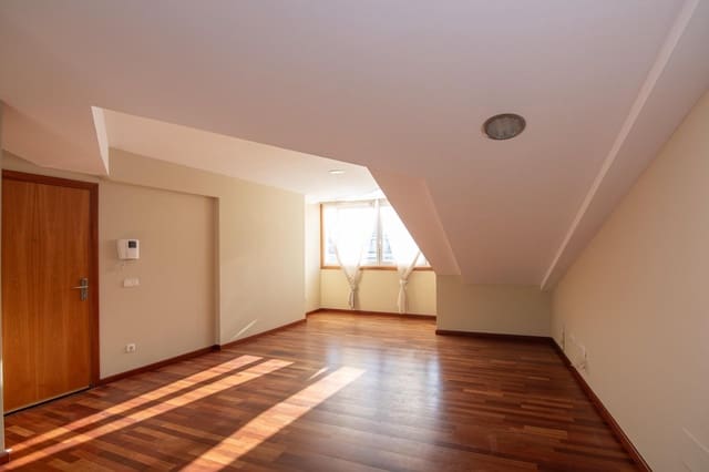 1 makuuhuone Kattohuoneisto vuokrattavana paikassa A Coruña kaupunki - 775 € (Ref: 9452272)