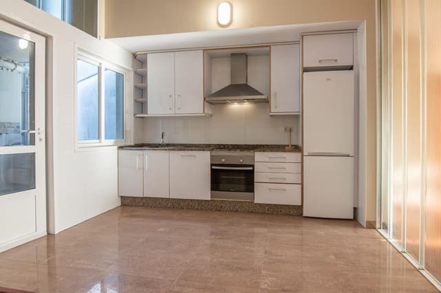 1 makuuhuone Kattohuoneisto vuokrattavana paikassa A Coruña kaupunki - 775 € (Ref: 9452272)