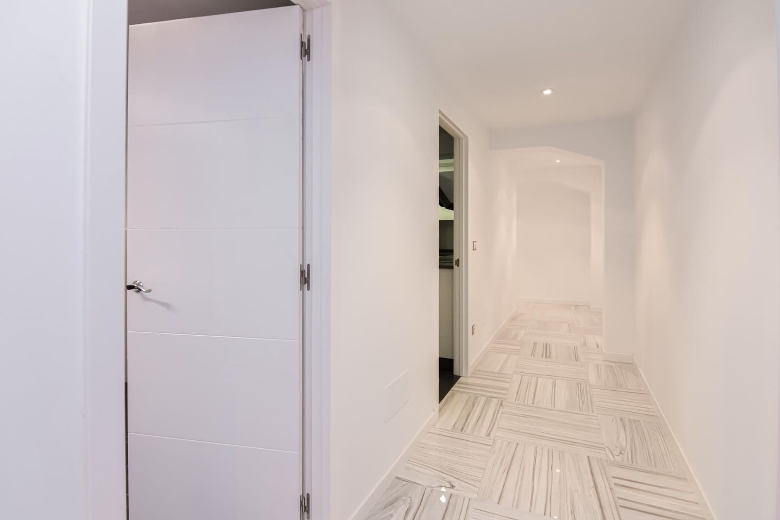 2 slaapkamer Flat te huur in A Coruna stad - € 1.061 (Ref: 9470568)