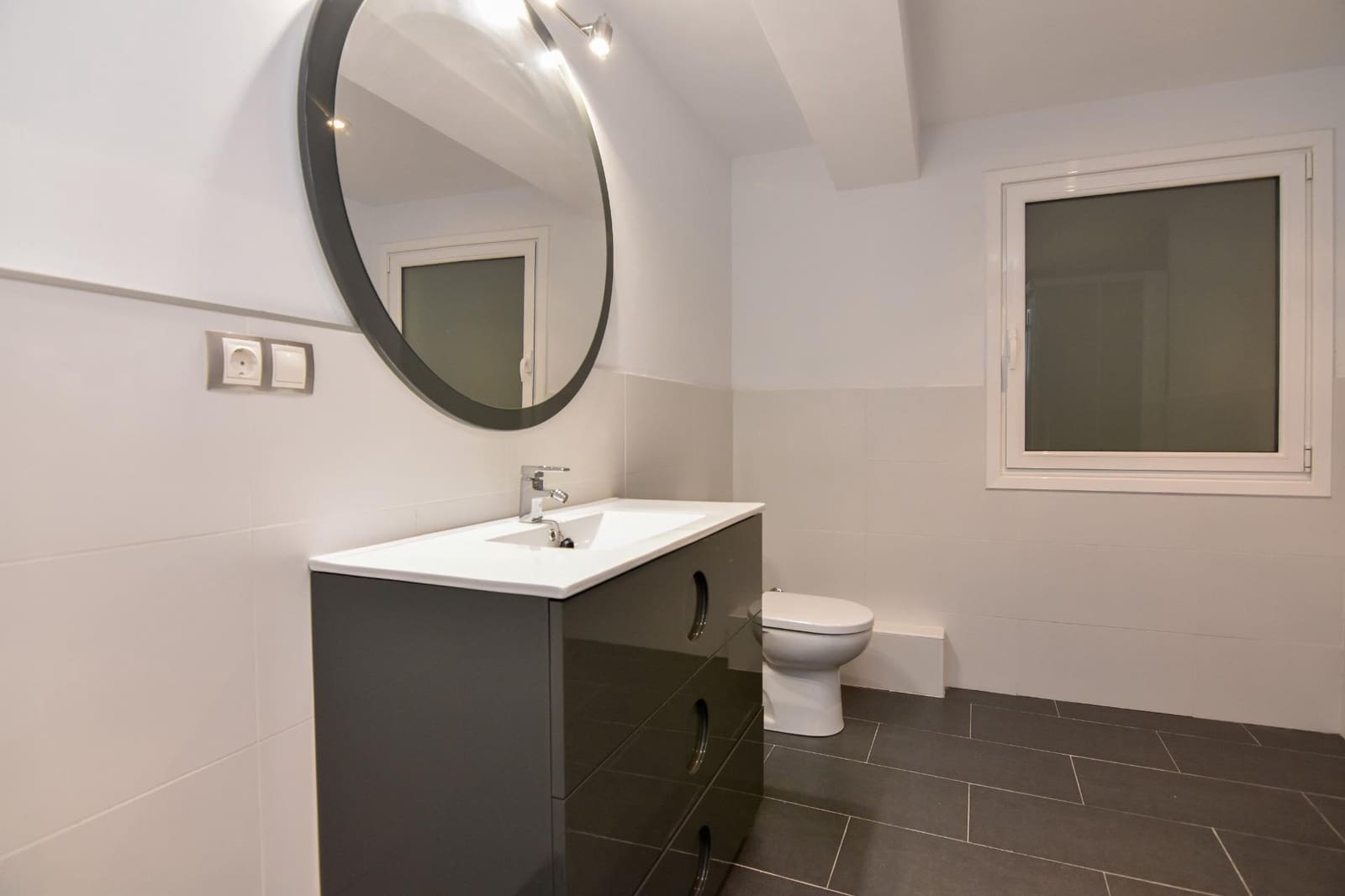 2 slaapkamer Flat te huur in A Coruna stad - € 1.061 (Ref: 9470568)