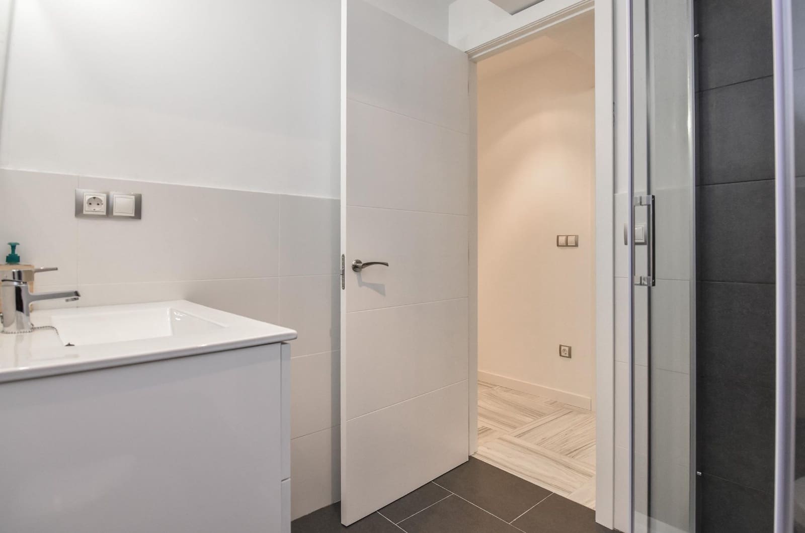 2 slaapkamer Flat te huur in A Coruna stad - € 1.061 (Ref: 9470568)