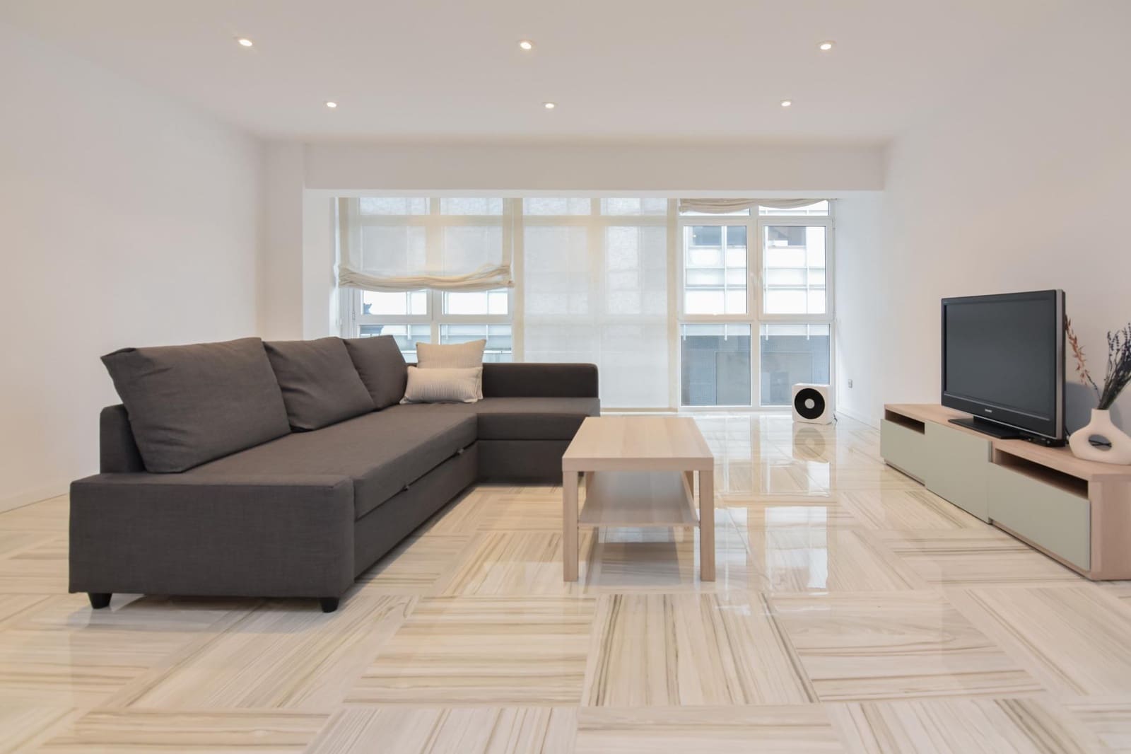 2 slaapkamer Flat te huur in A Coruna stad - € 1.061 (Ref: 9470568)