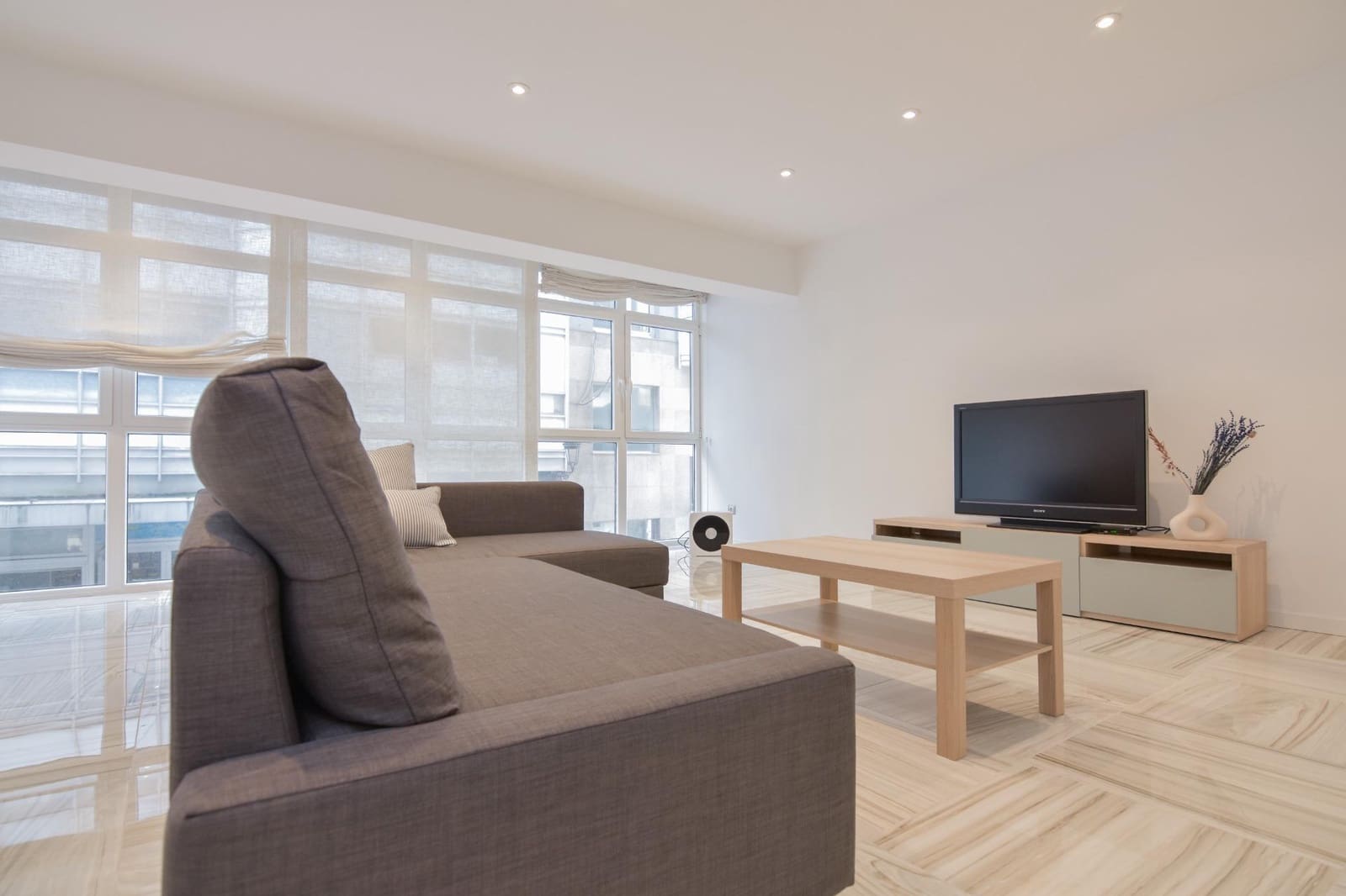 2 slaapkamer Flat te huur in A Coruna stad - € 1.061 (Ref: 9470568)